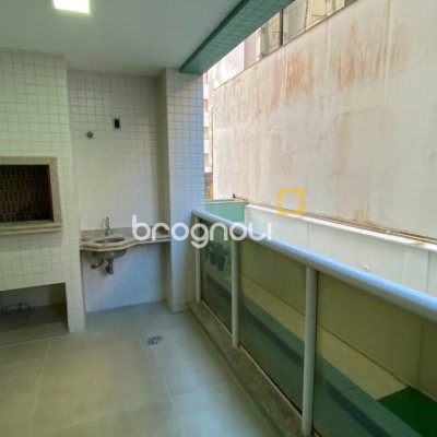 Apartamento com 193m², 3 quartos (sendo 3 suítes), 2 garagens, no bairro Centro em Florianópolis