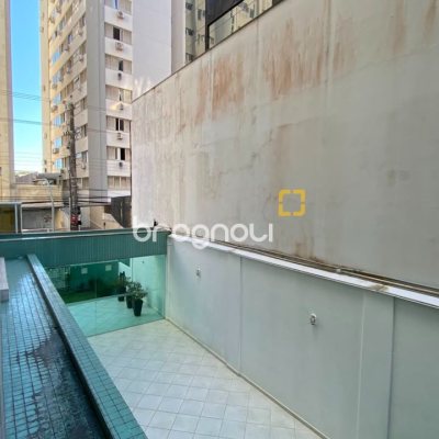 Apartamento com 193m², 3 quartos (sendo 3 suítes), 2 garagens, no bairro Centro em Florianópolis
