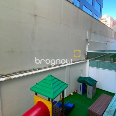 Apartamento com 193m², 3 quartos (sendo 3 suítes), 2 garagens, no bairro Centro em Florianópolis