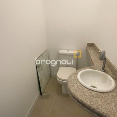 Apartamento com 193m², 3 quartos (sendo 3 suítes), 2 garagens, no bairro Centro em Florianópolis