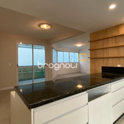 Apartamento com 193m², 3 quartos (sendo 3 suítes), 2 garagens, no bairro Centro em Florianópolis