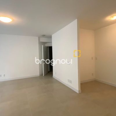 Apartamento com 193m², 3 quartos (sendo 3 suítes), 2 garagens, no bairro Centro em Florianópolis