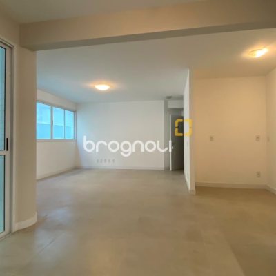 Apartamento com 193m², 3 quartos (sendo 3 suítes), 2 garagens, no bairro Centro em Florianópolis
