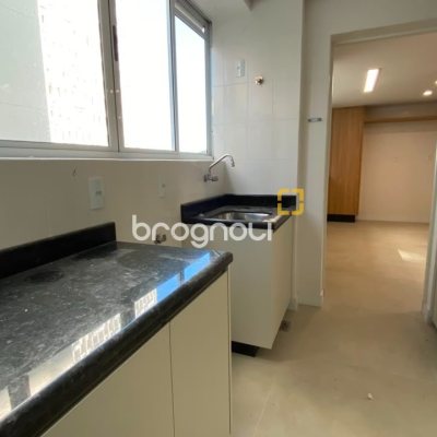 Apartamento com 193m², 3 quartos (sendo 3 suítes), 2 garagens, no bairro Centro em Florianópolis