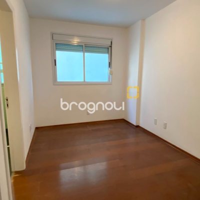 Apartamento com 193m², 3 quartos (sendo 3 suítes), 2 garagens, no bairro Centro em Florianópolis