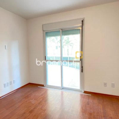 Apartamento com 193m², 3 quartos (sendo 3 suítes), 2 garagens, no bairro Centro em Florianópolis