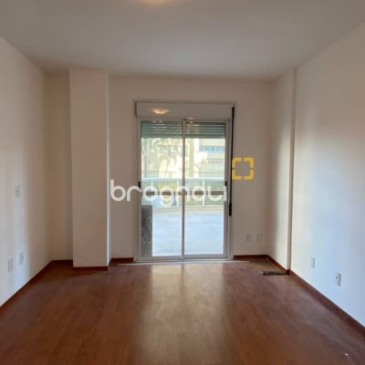 Apartamento com 193m², 3 quartos (sendo 3 suítes), 2 garagens, no bairro Centro em Florianópolis