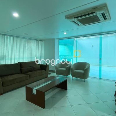 Apartamento com 193m², 3 quartos (sendo 3 suítes), 2 garagens, no bairro Centro em Florianópolis