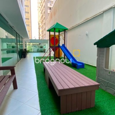 Apartamento com 193m², 3 quartos (sendo 3 suítes), 2 garagens, no bairro Centro em Florianópolis