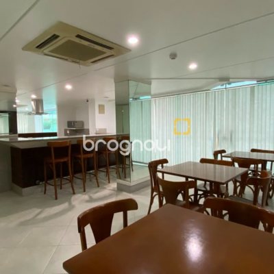 Apartamento com 193m², 3 quartos (sendo 3 suítes), 2 garagens, no bairro Centro em Florianópolis