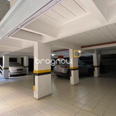 Apartamento com 193m², 3 quartos (sendo 3 suítes), 2 garagens, no bairro Centro em Florianópolis