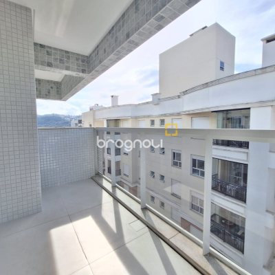 Apartamento com 66m², 2 quartos (sendo 1 suíte), 1 garagem, no bairro Kobrasol em São José