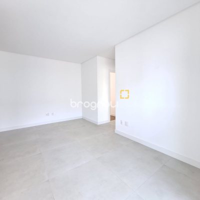 Apartamento com 66m², 2 quartos (sendo 1 suíte), 1 garagem, no bairro Kobrasol em São José