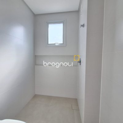 Apartamento com 66m², 2 quartos (sendo 1 suíte), 1 garagem, no bairro Kobrasol em São José