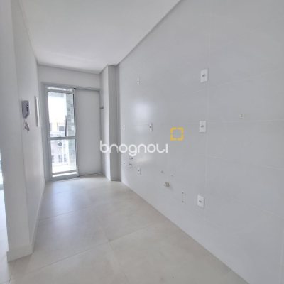 Apartamento com 66m², 2 quartos (sendo 1 suíte), 1 garagem, no bairro Kobrasol em São José