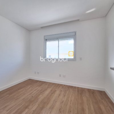 Apartamento com 66m², 2 quartos (sendo 1 suíte), 1 garagem, no bairro Kobrasol em São José
