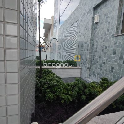 Apartamento com 66m², 2 quartos (sendo 1 suíte), 1 garagem, no bairro Kobrasol em São José