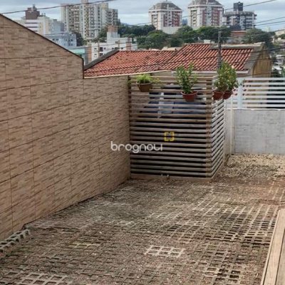Casa com 180m², 3 quartos (sendo 1 suíte), 2 garagens, no bairro Capoeiras em Florianópolis