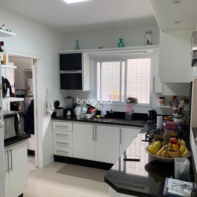 Casa com 180m², 3 quartos (sendo 1 suíte), 2 garagens, no bairro Capoeiras em Florianópolis