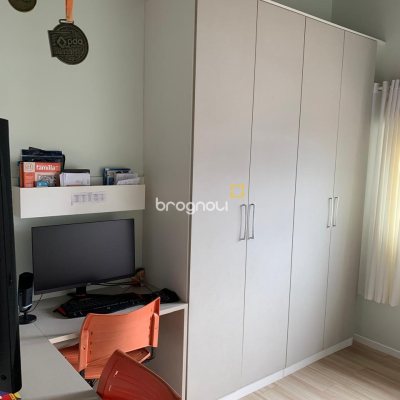 Casa com 180m², 3 quartos (sendo 1 suíte), 2 garagens, no bairro Capoeiras em Florianópolis