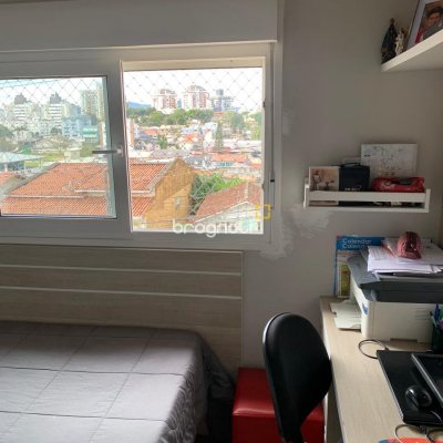 Casa com 180m², 3 quartos (sendo 1 suíte), 2 garagens, no bairro Capoeiras em Florianópolis