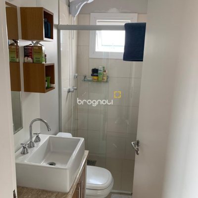 Casa com 180m², 3 quartos (sendo 1 suíte), 2 garagens, no bairro Capoeiras em Florianópolis