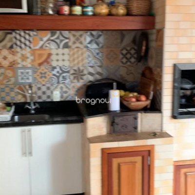 Casa com 180m², 3 quartos (sendo 1 suíte), 2 garagens, no bairro Capoeiras em Florianópolis