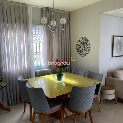 Casa com 180m², 3 quartos (sendo 1 suíte), 2 garagens, no bairro Capoeiras em Florianópolis