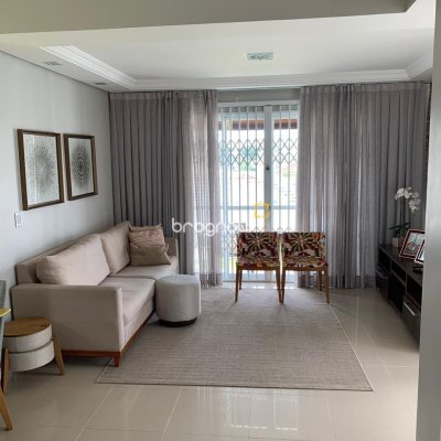 Casa com 180m², 3 quartos (sendo 1 suíte), 2 garagens, no bairro Capoeiras em Florianópolis