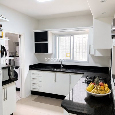 Casa com 180m², 3 quartos (sendo 1 suíte), 2 garagens, no bairro Capoeiras em Florianópolis