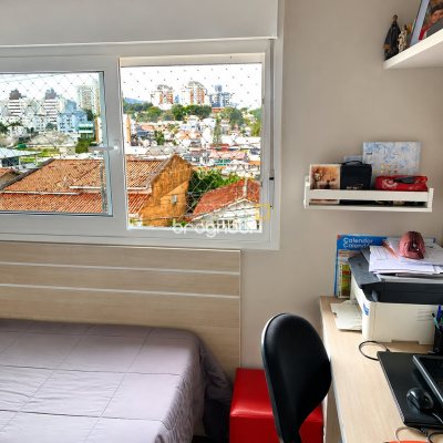 Casa com 180m², 3 quartos (sendo 1 suíte), 2 garagens, no bairro Capoeiras em Florianópolis