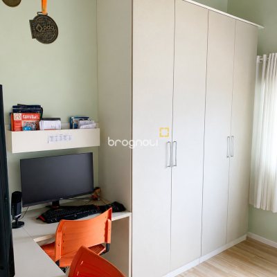 Casa com 180m², 3 quartos (sendo 1 suíte), 2 garagens, no bairro Capoeiras em Florianópolis