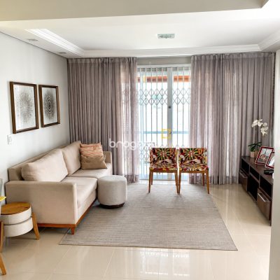 Casa com 180m², 3 quartos (sendo 1 suíte), 2 garagens, no bairro Capoeiras em Florianópolis
