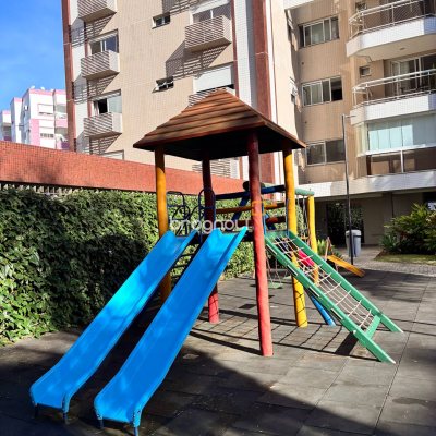 Apartamento com 120m², 2 quartos (sendo 1 suíte), 2 garagens, no bairro Itacorubi em Florianópolis