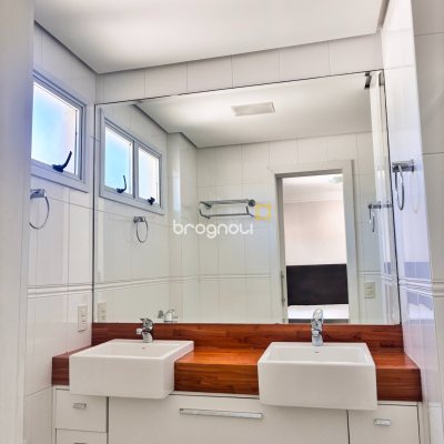 Apartamento com 120m², 2 quartos (sendo 1 suíte), 2 garagens, no bairro Itacorubi em Florianópolis