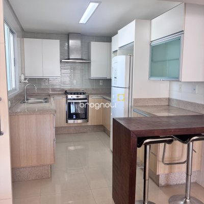 Apartamento com 120m², 2 quartos (sendo 1 suíte), 2 garagens, no bairro Itacorubi em Florianópolis