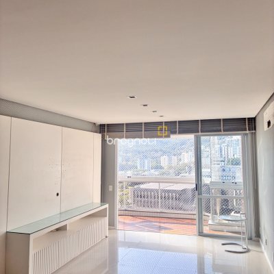 Apartamento com 120m², 2 quartos (sendo 1 suíte), 2 garagens, no bairro Itacorubi em Florianópolis