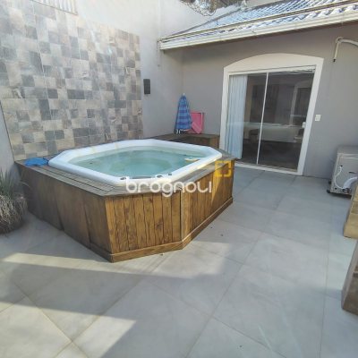 Casa com 330m², 2 quartos (sendo 2 suítes), 2 garagens, no bairro Canto em Florianópolis