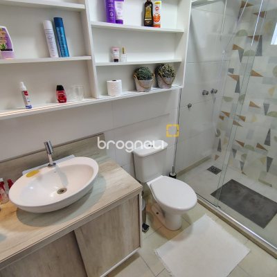 Casa com 330m², 2 quartos (sendo 2 suítes), 2 garagens, no bairro Canto em Florianópolis