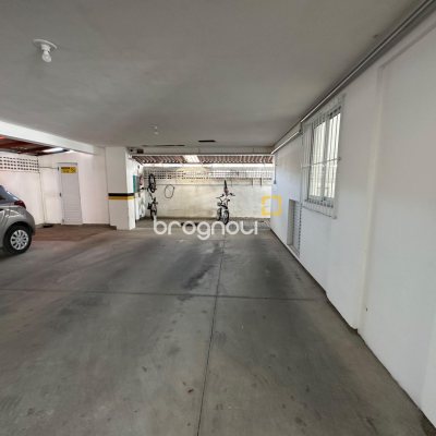 Apartamento com 76m², 2 quartos (sendo 1 suíte), 1 garagem, no bairro Centro em Palhoça