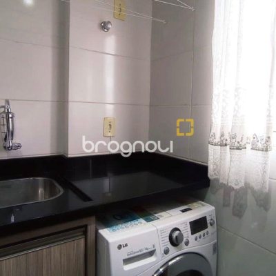 Apartamento com 76m², 2 quartos (sendo 1 suíte), 1 garagem, no bairro Centro em Palhoça