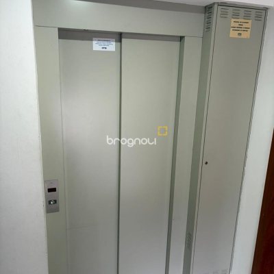 Apartamento com 76m², 2 quartos (sendo 1 suíte), 1 garagem, no bairro Centro em Palhoça