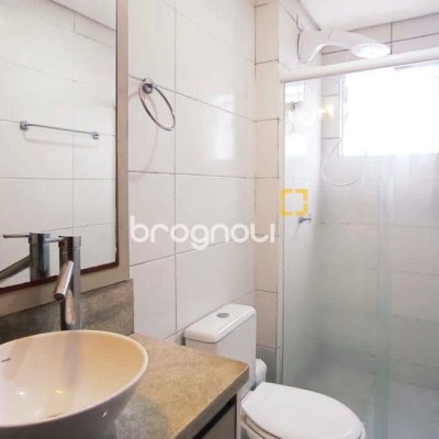 Apartamento com 76m², 2 quartos (sendo 1 suíte), 1 garagem, no bairro Centro em Palhoça