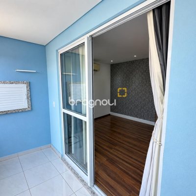 Apartamento com 76m², 2 quartos (sendo 1 suíte), 1 garagem, no bairro Centro em Palhoça
