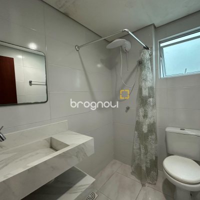 Apartamento com 76m², 2 quartos (sendo 1 suíte), 1 garagem, no bairro Centro em Palhoça