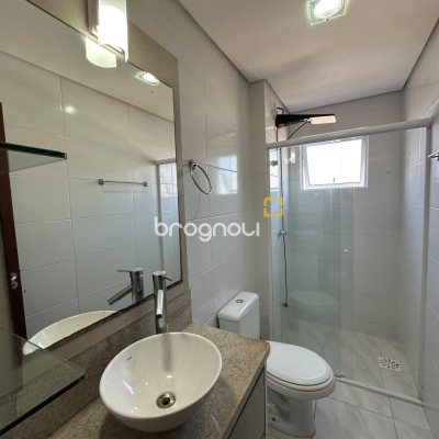 Apartamento com 76m², 2 quartos (sendo 1 suíte), 1 garagem, no bairro Centro em Palhoça