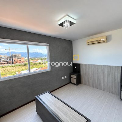 Apartamento com 76m², 2 quartos (sendo 1 suíte), 1 garagem, no bairro Centro em Palhoça