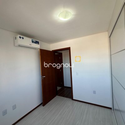 Apartamento com 76m², 2 quartos (sendo 1 suíte), 1 garagem, no bairro Centro em Palhoça
