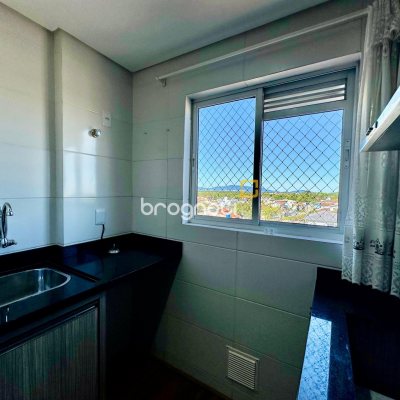 Apartamento com 76m², 2 quartos (sendo 1 suíte), 1 garagem, no bairro Centro em Palhoça