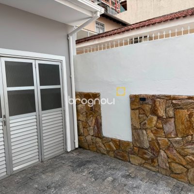 Casa com 131m², 3 quartos (sendo 1 suíte), 3 garagens, no bairro Barreiros em São José